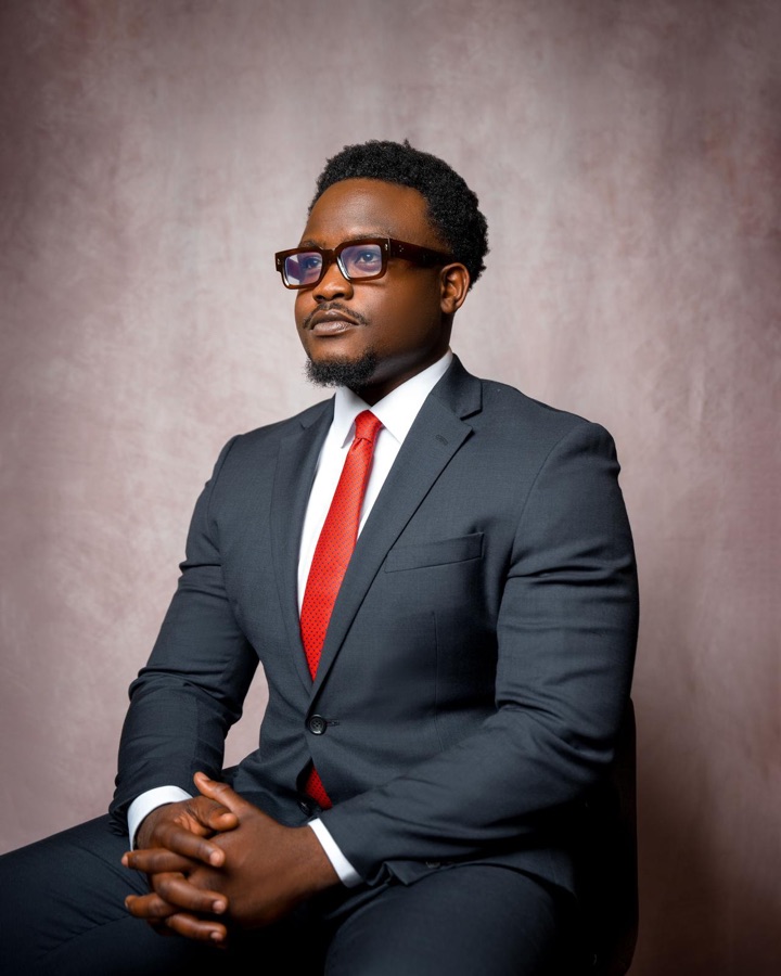 Supply chain expert in a suit and glasses